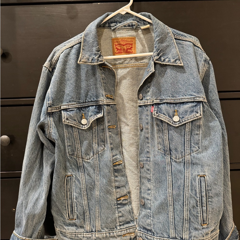 Levi’s unisex large Jean trucker jacket